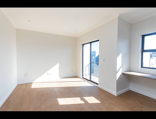 3 BEDROOM TOWNHOUSE FOR SALE IN SANDOWN